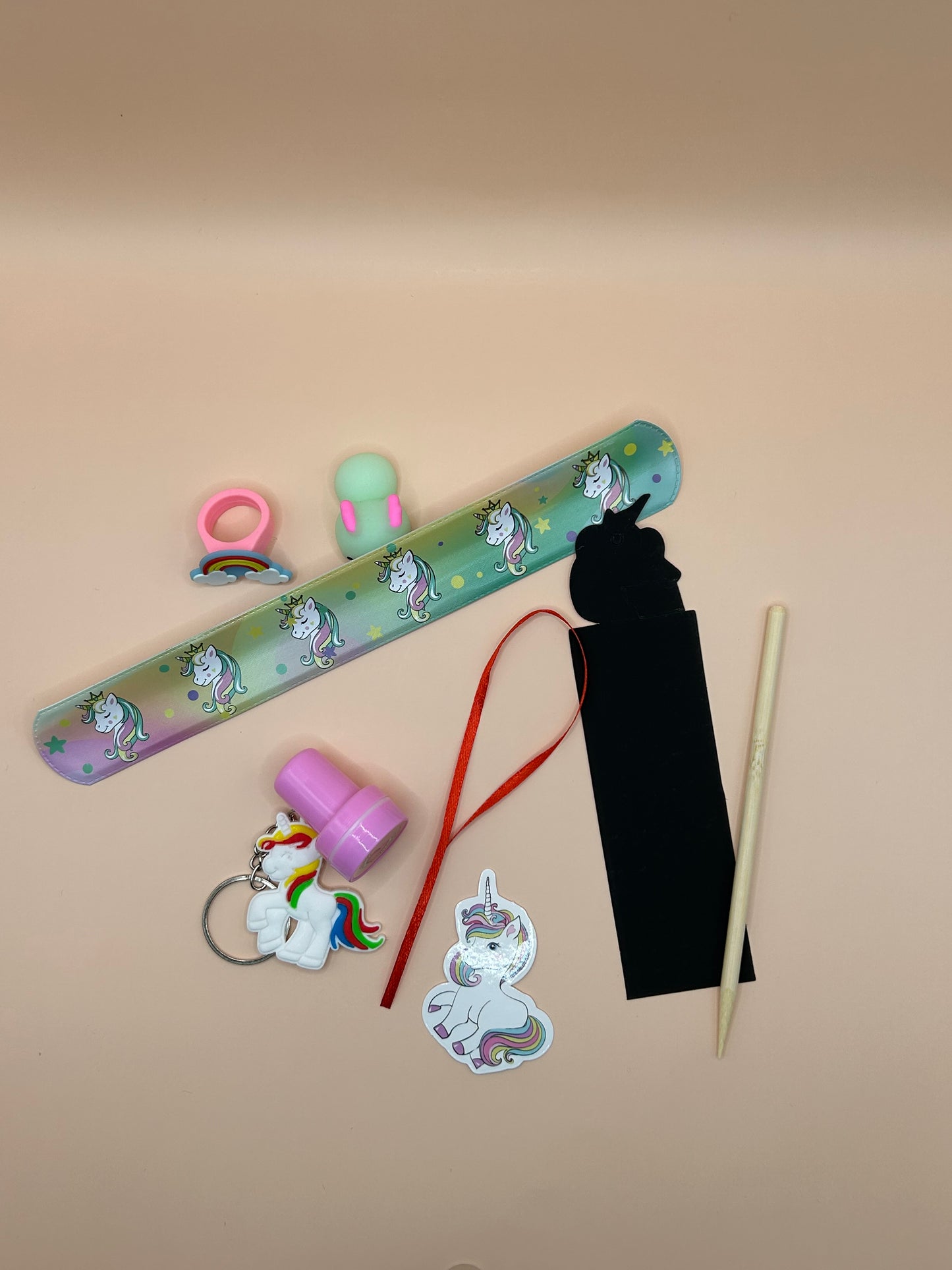 Box4Fun Einhorn Box – bunte und magische Überraschungen mit Einhorn-Thema für die kleinen Einhorn-Fans
